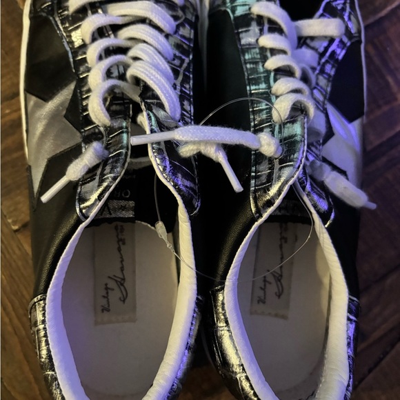 VINTAGE HAVANA
Women's Patricia Sneaker Size 10 Great Condition - Picture 4 of 13